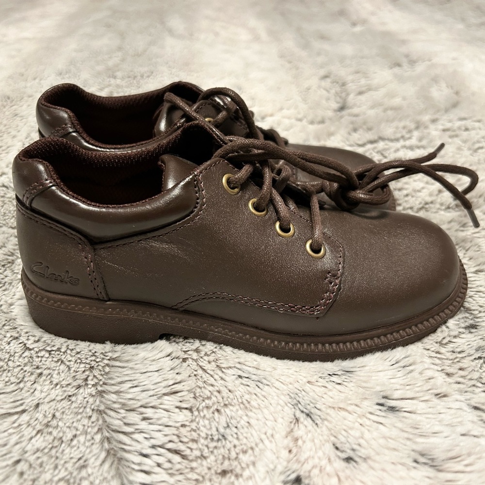 NWOB Clarks Boys Brown Deaton Casual Dress Shoes. Sz 11